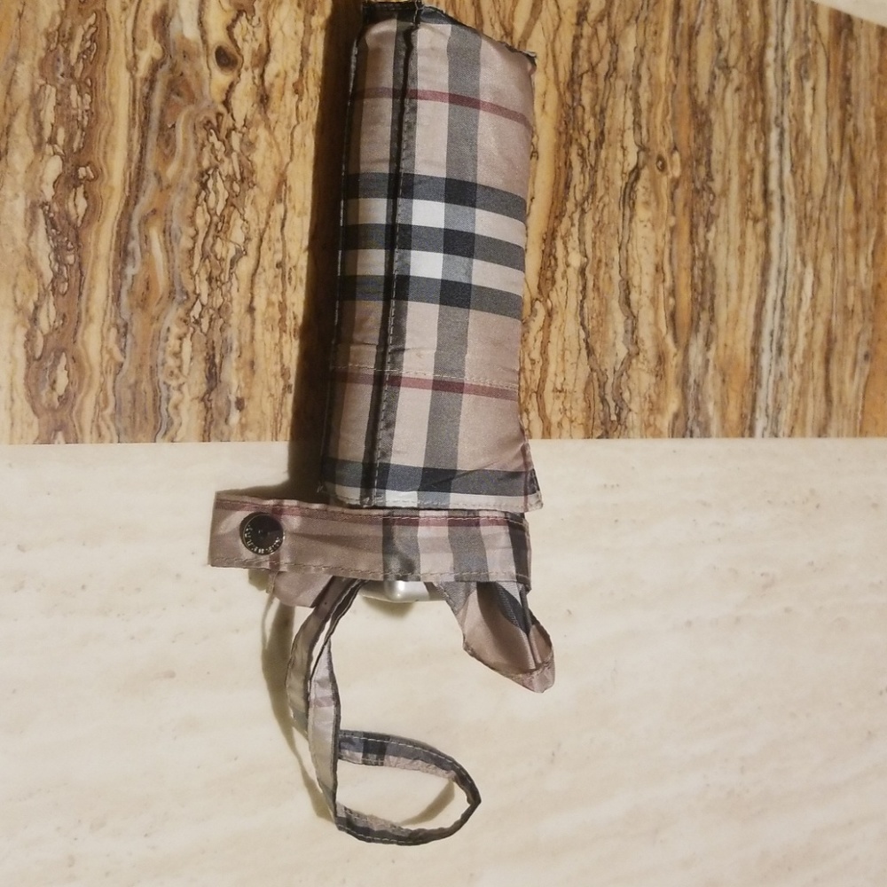 Burberry small folding umbrella
